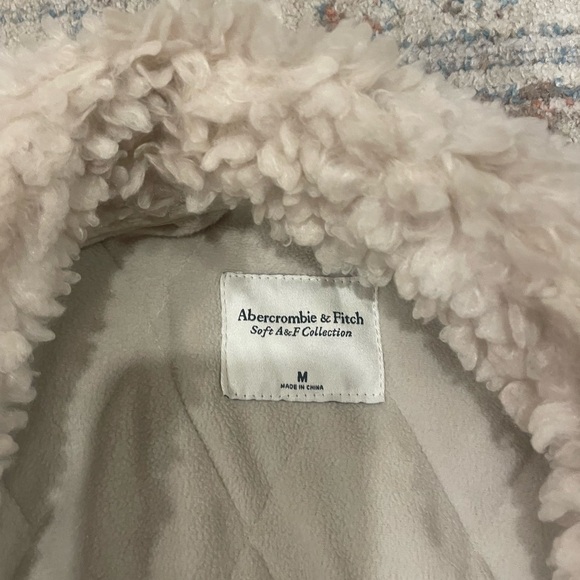 Abercrombie & Fitch Off-White Shearling Vest - Picture 2 of 2